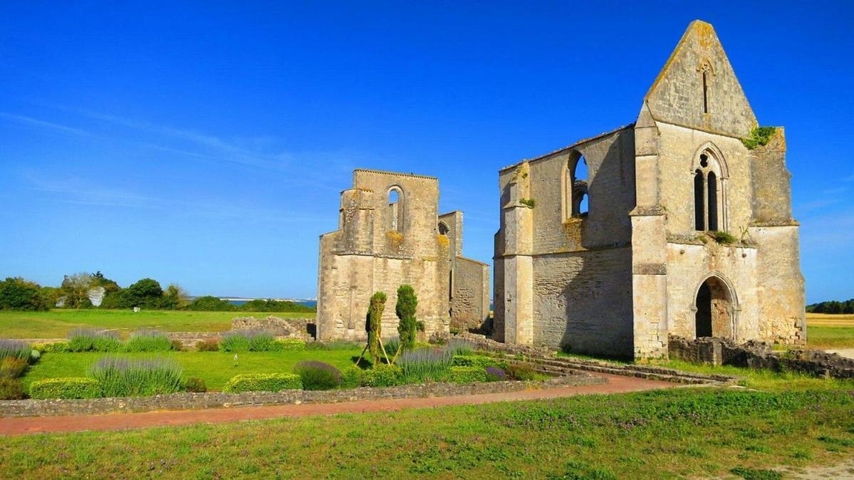 Le Phare Du Bout Du Monde - Logement Proche Du Port Ла-Флот Экстерьер фото